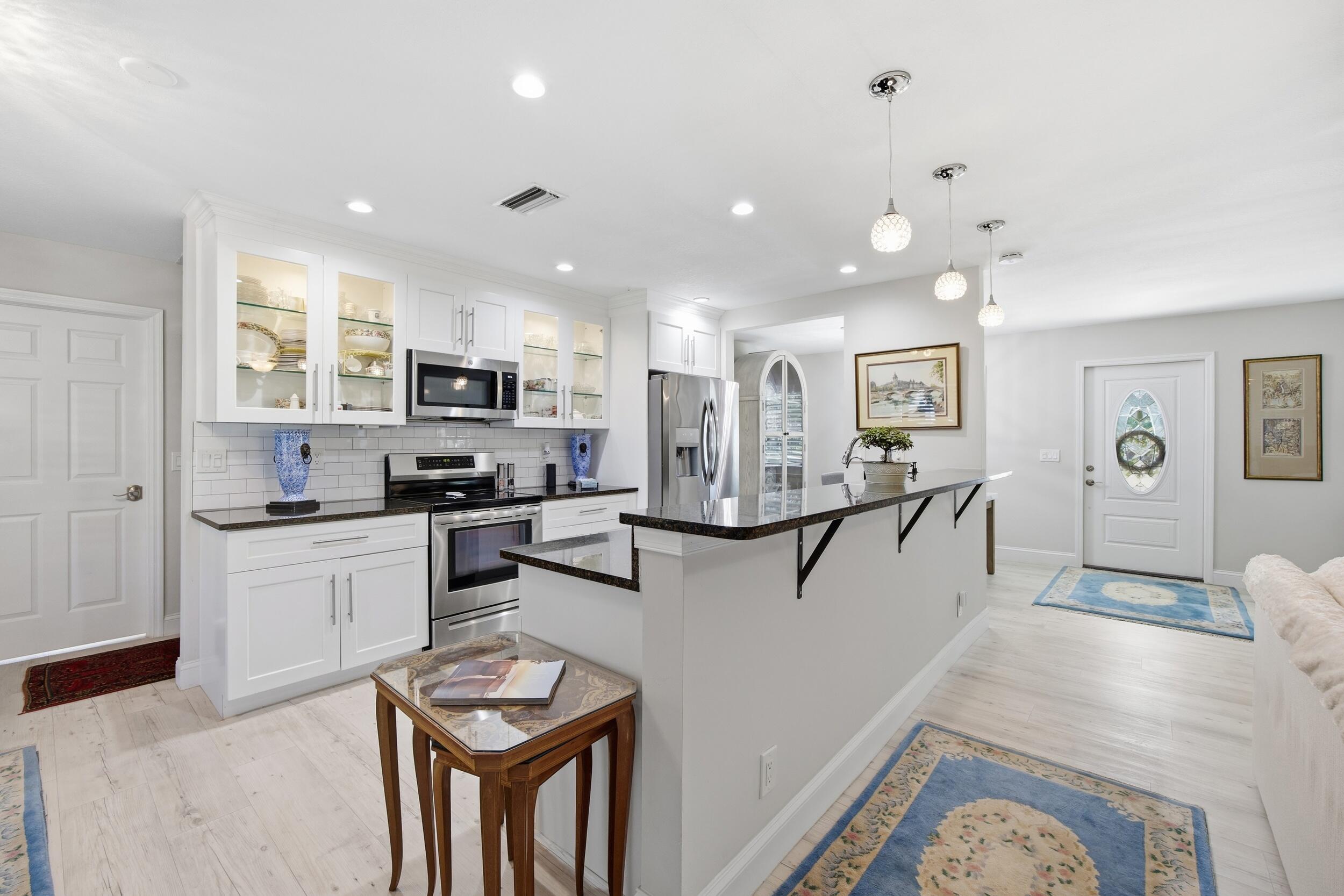 9461 SE Little Club Way N