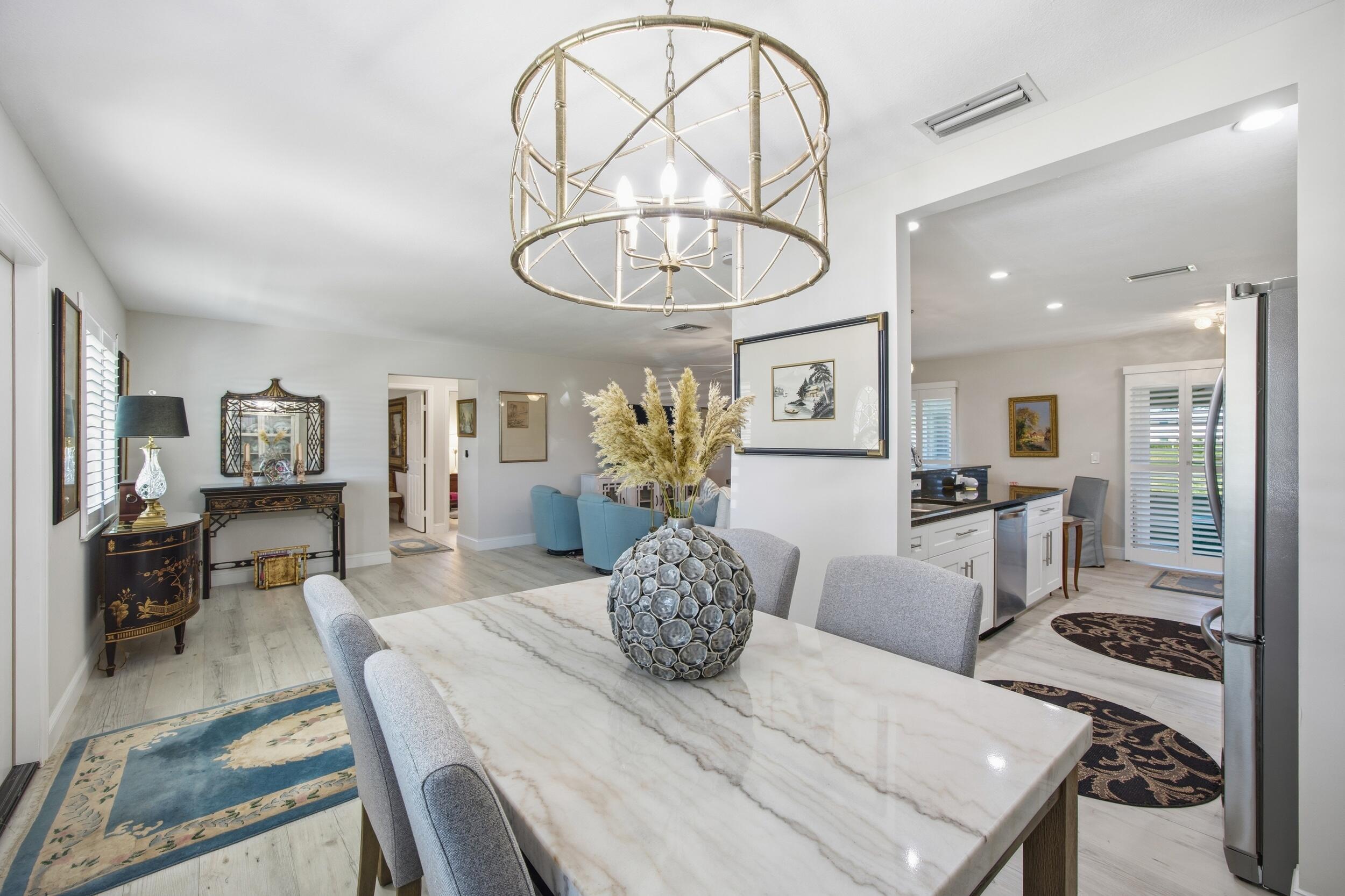 9461 SE Little Club Way N