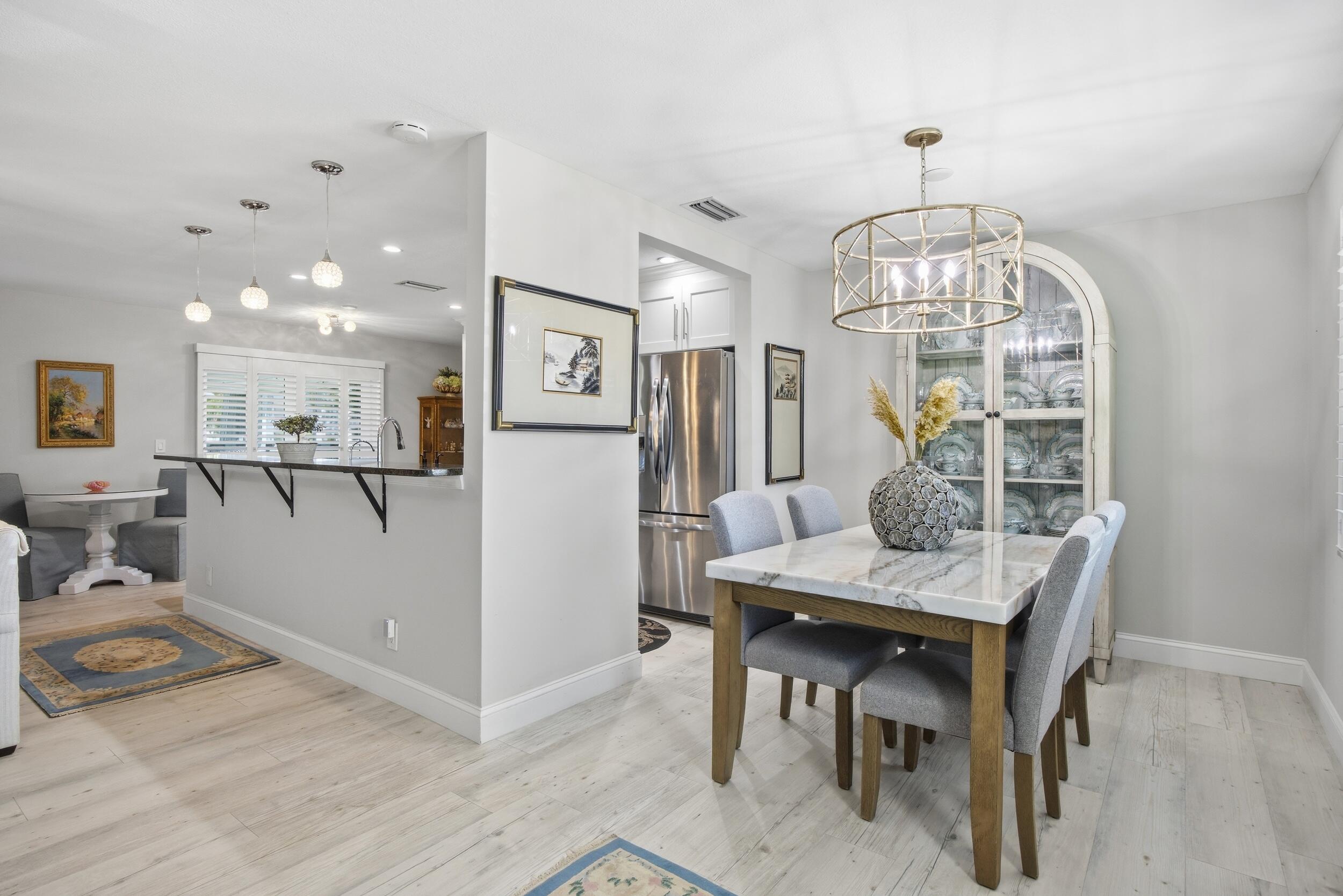 9461 SE Little Club Way N