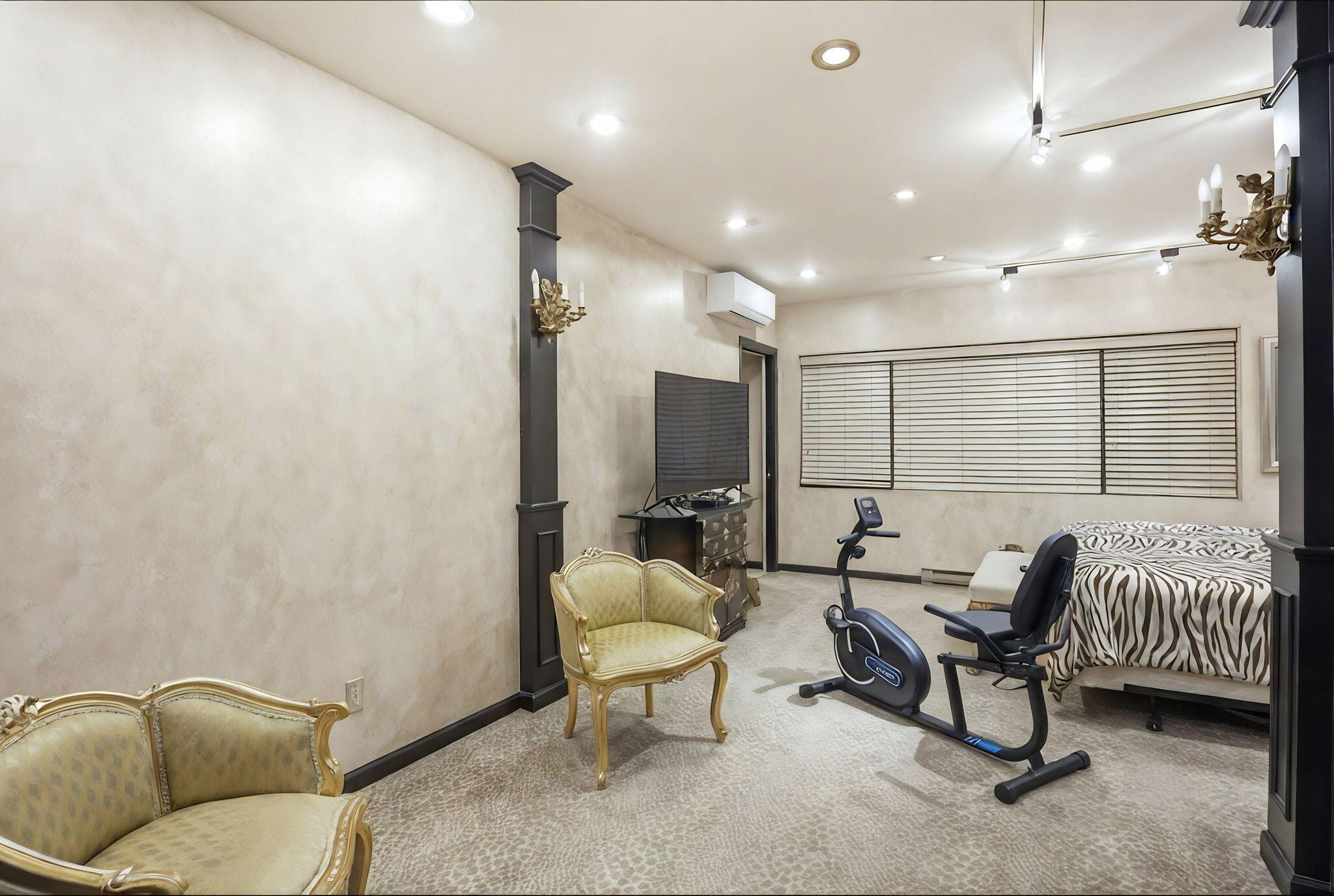 2850 NE 44th Street