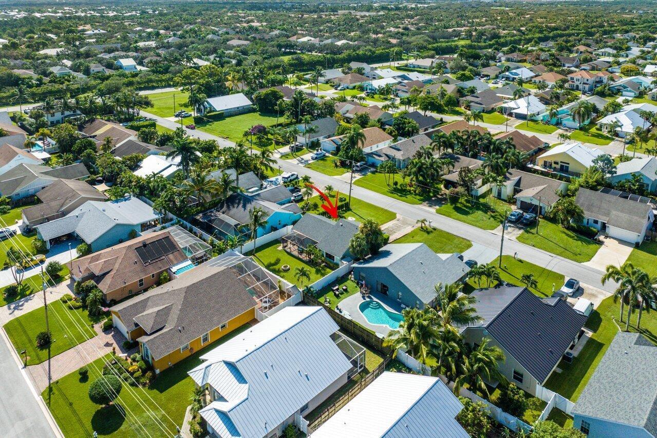 6085 Robinson Street