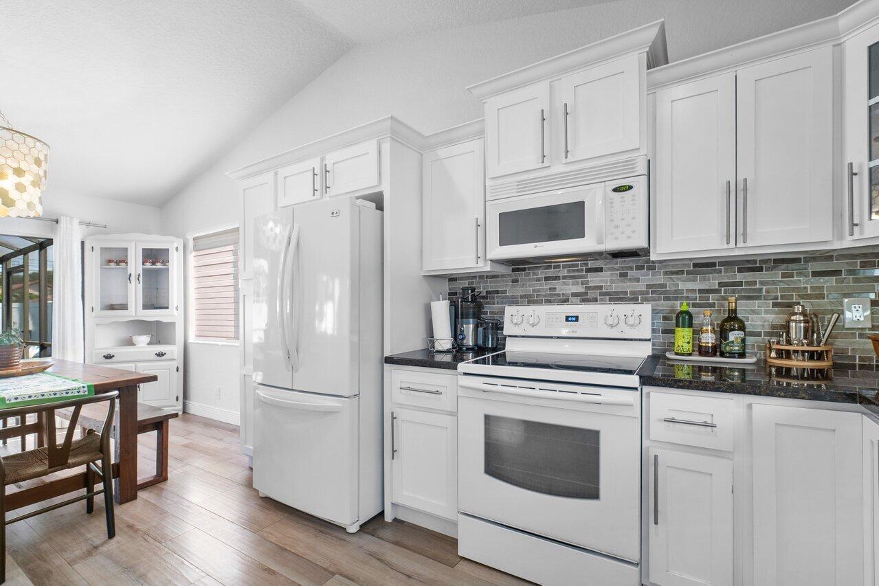 6085 Robinson Street