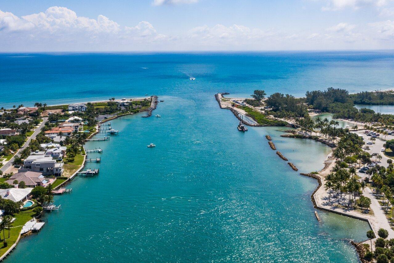 6085 Robinson Street