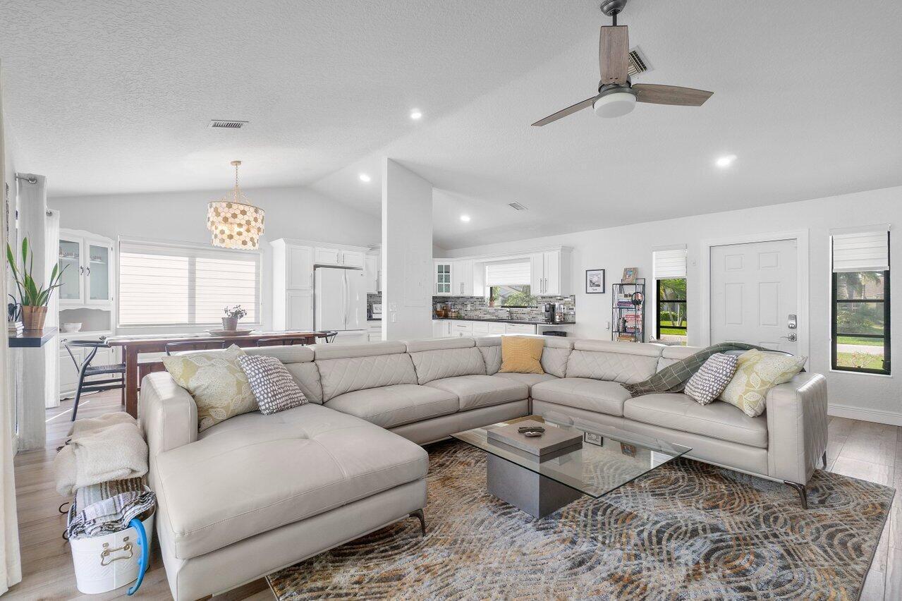 6085 Robinson Street