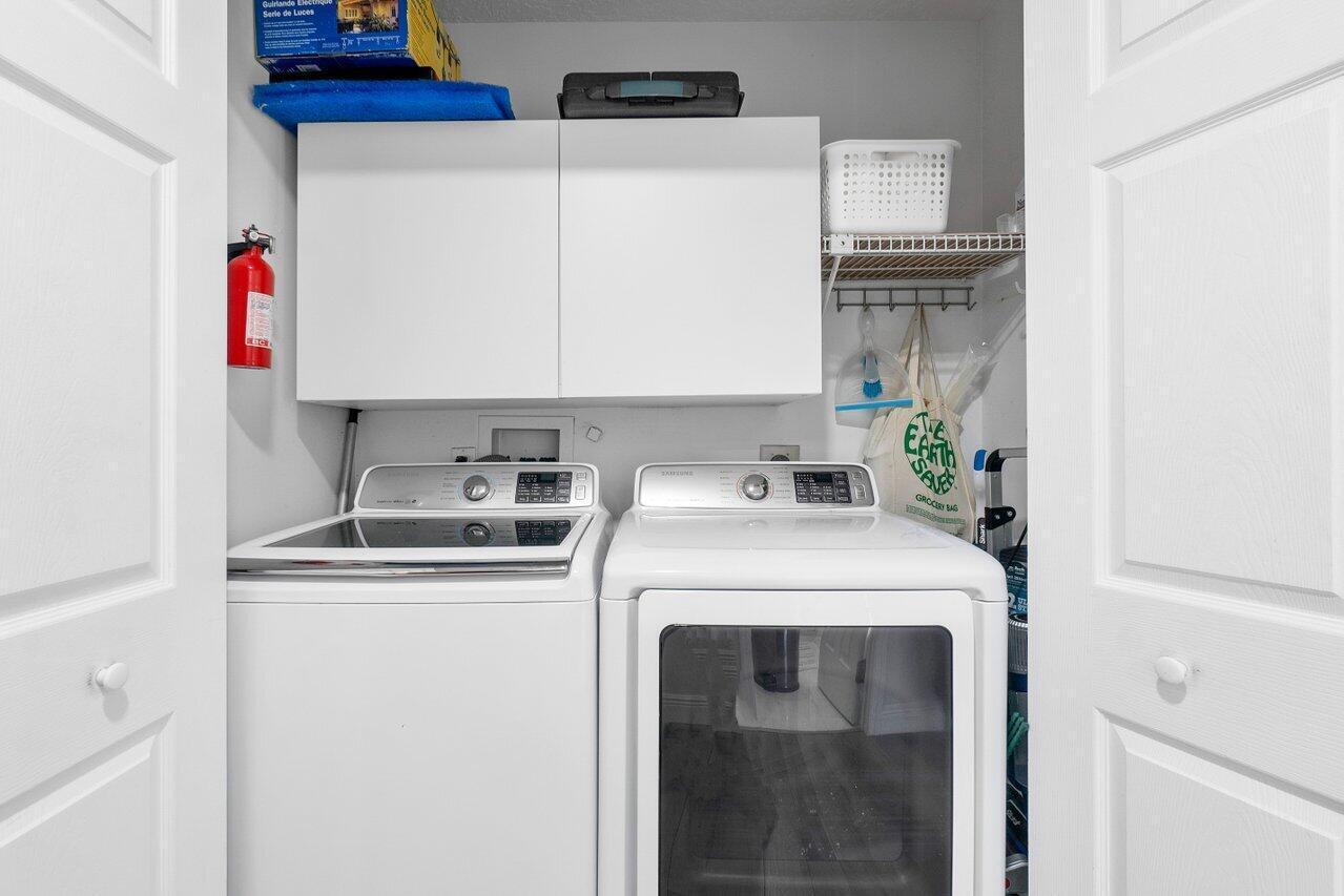 6085 Robinson Street