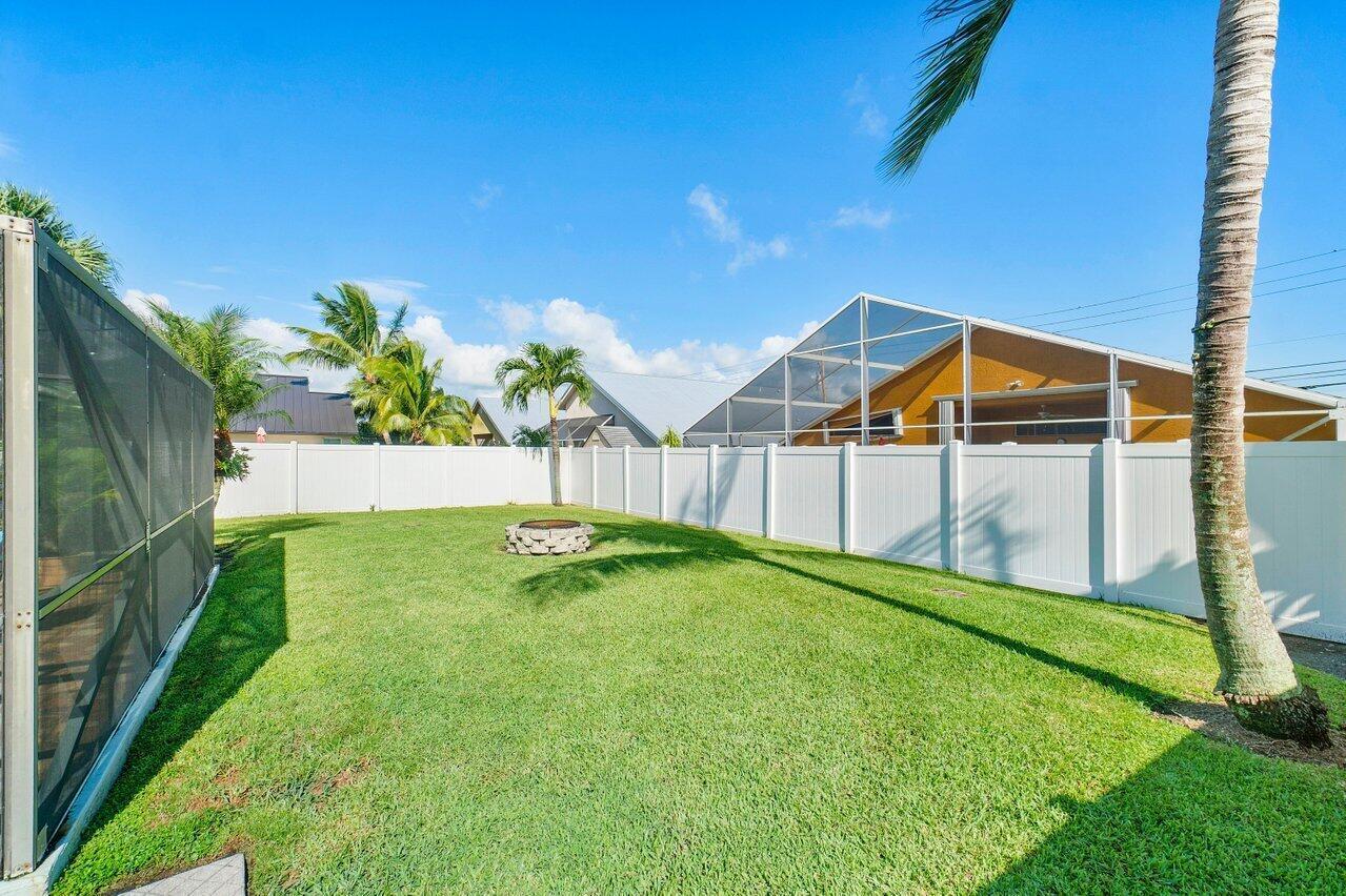 6085 Robinson Street