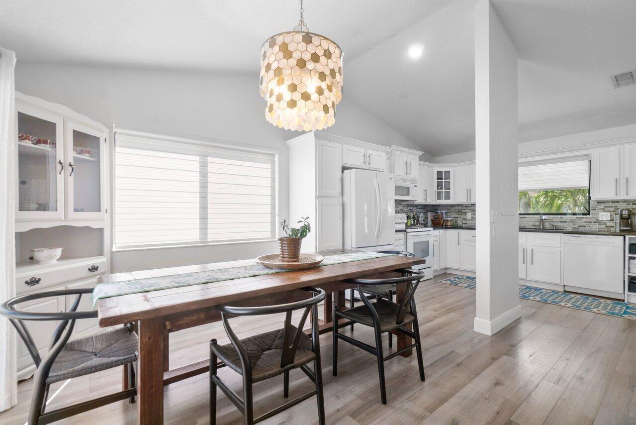 6085 Robinson Street