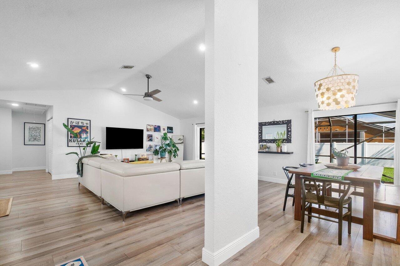 6085 Robinson Street