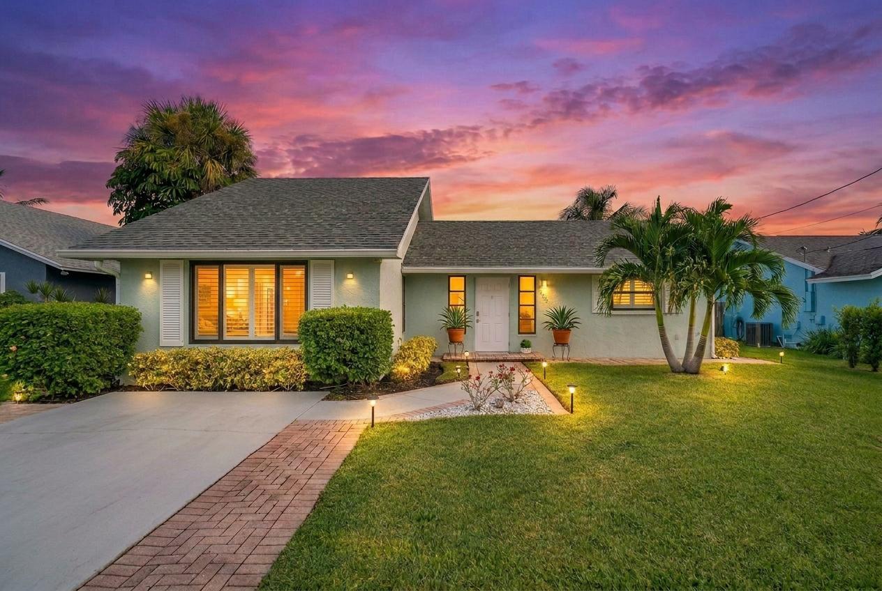 6085 Robinson Street