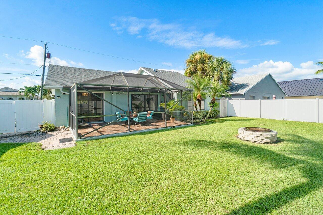 6085 Robinson Street