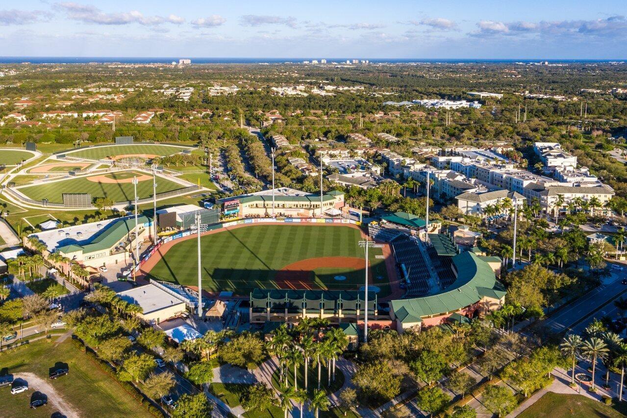 6085 Robinson Street