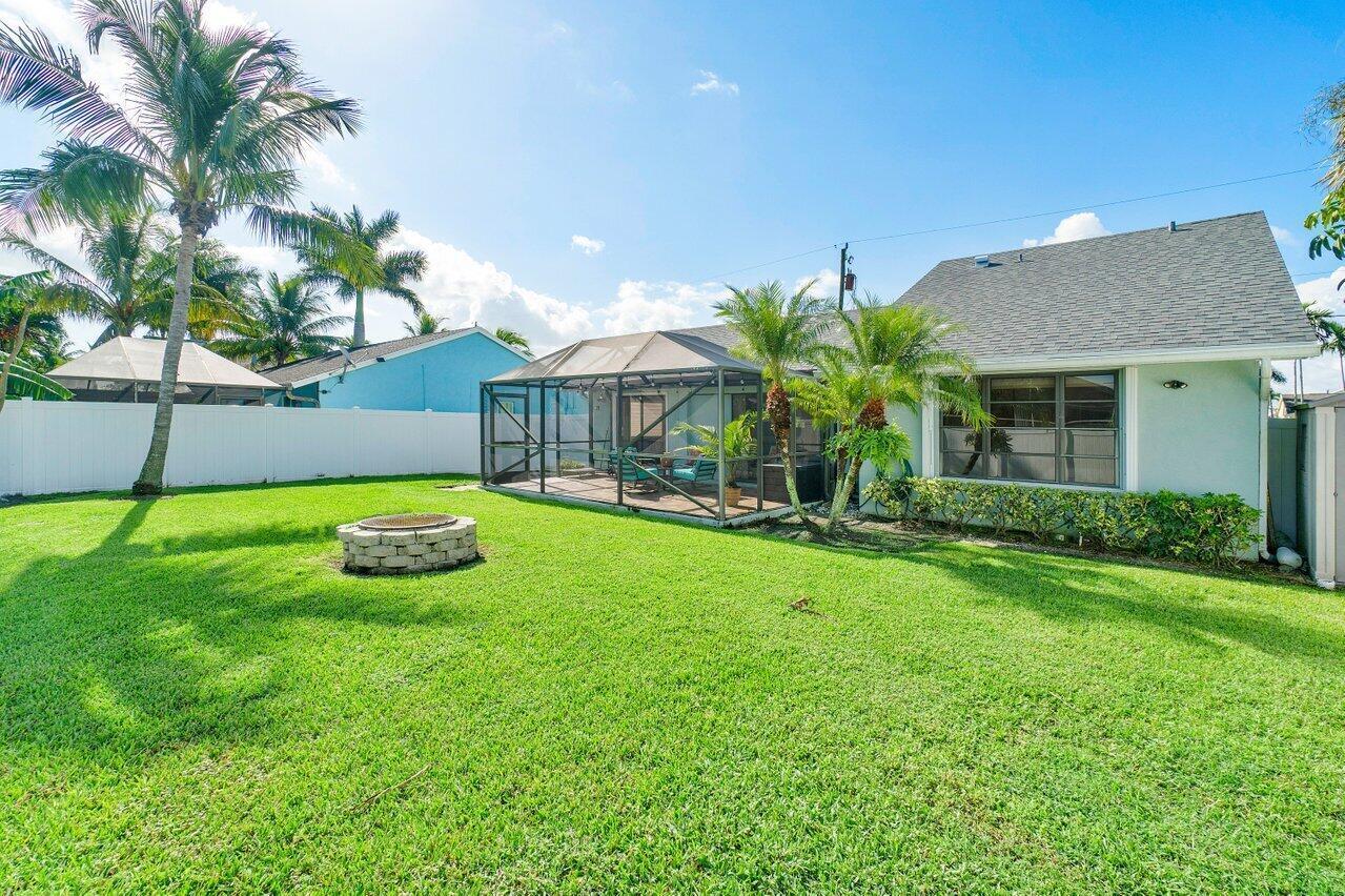 6085 Robinson Street