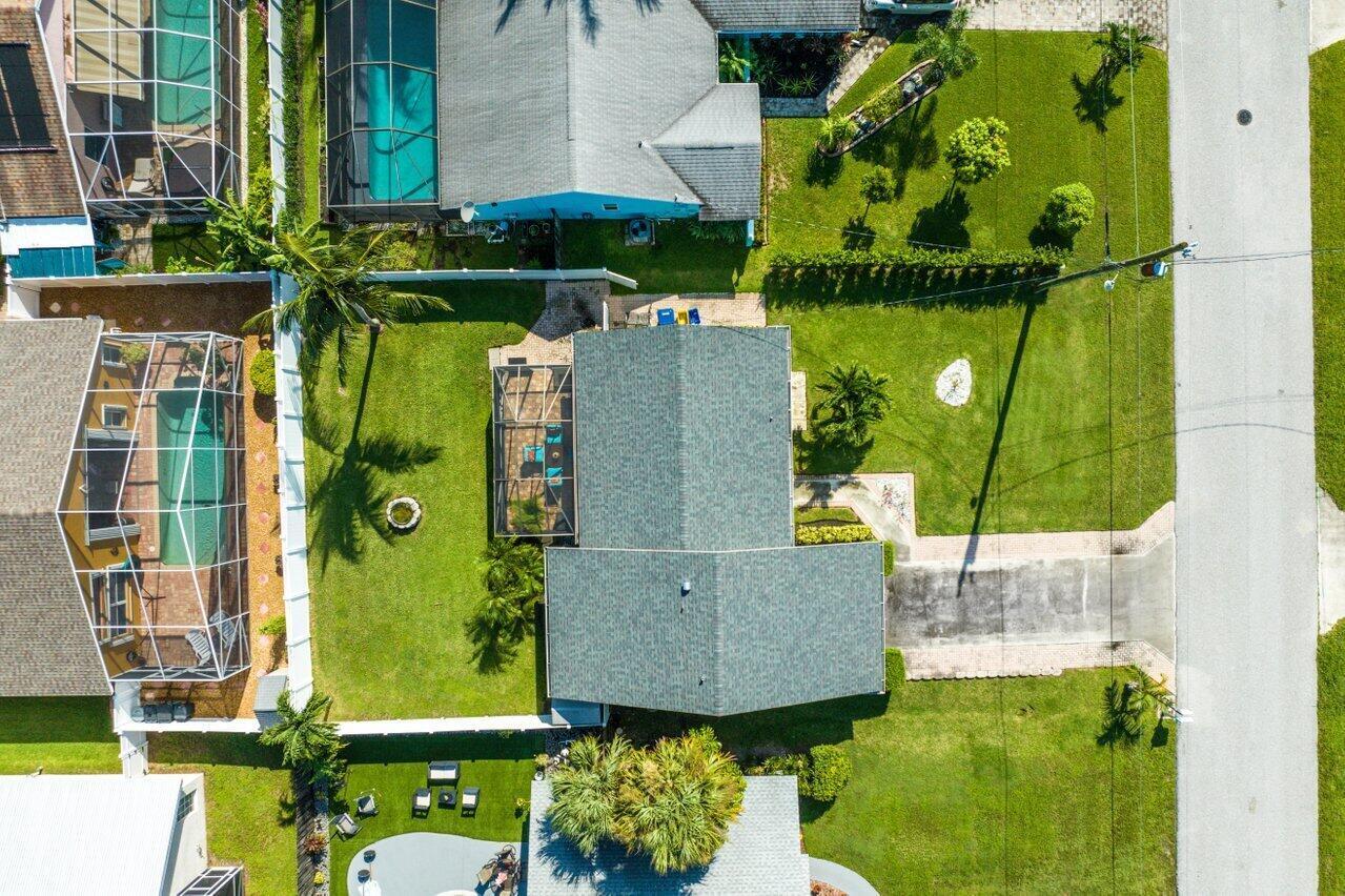 6085 Robinson Street