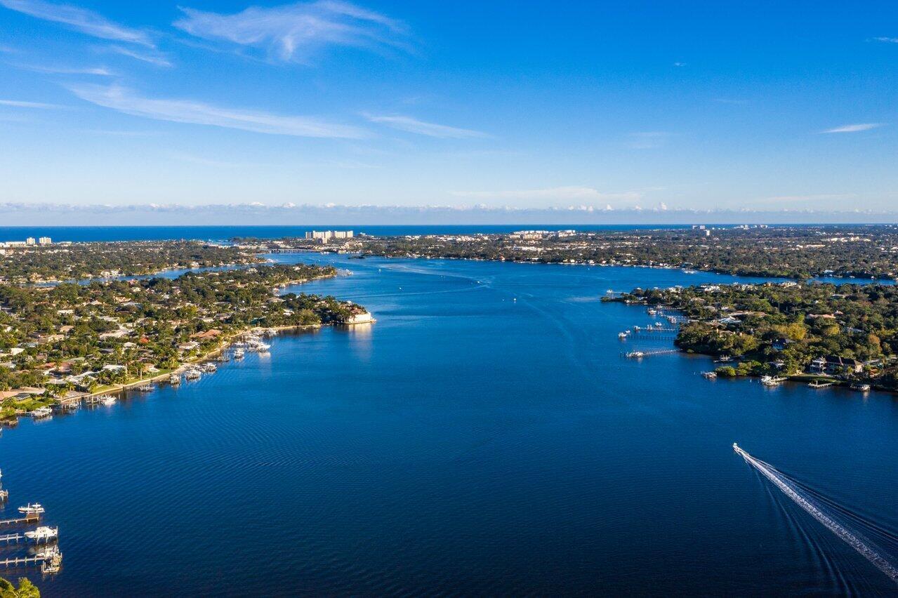 6085 Robinson Street