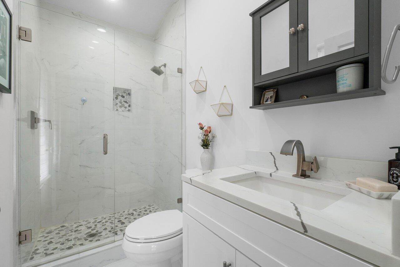 6085 Robinson Street