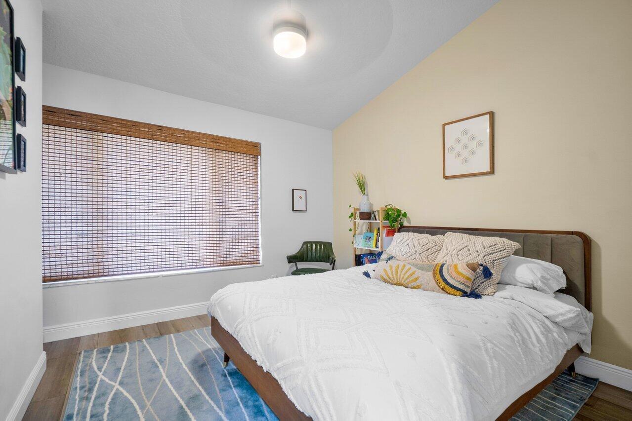 6085 Robinson Street