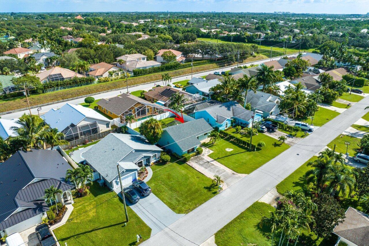 6085 Robinson Street