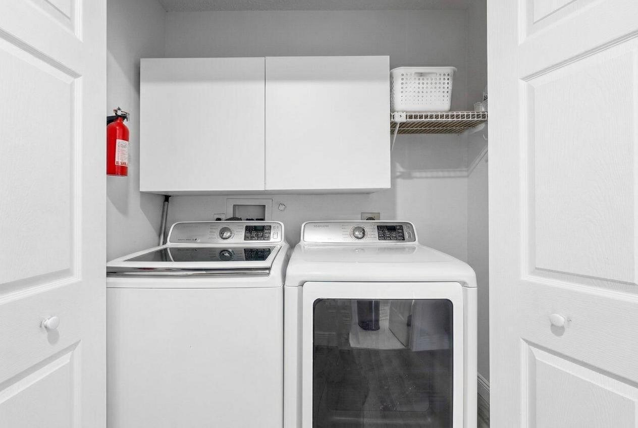 6085 Robinson Street