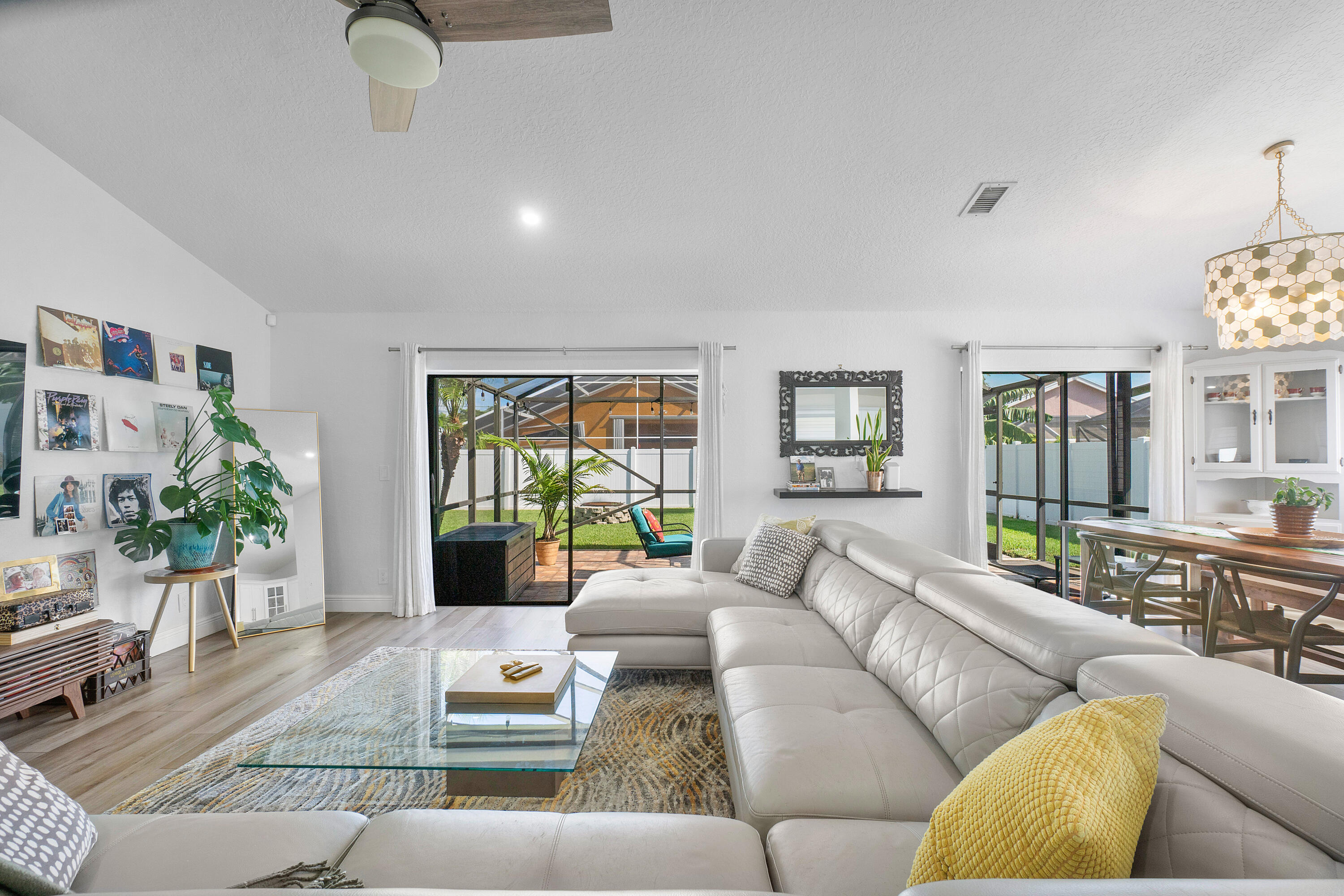 6085 Robinson Street