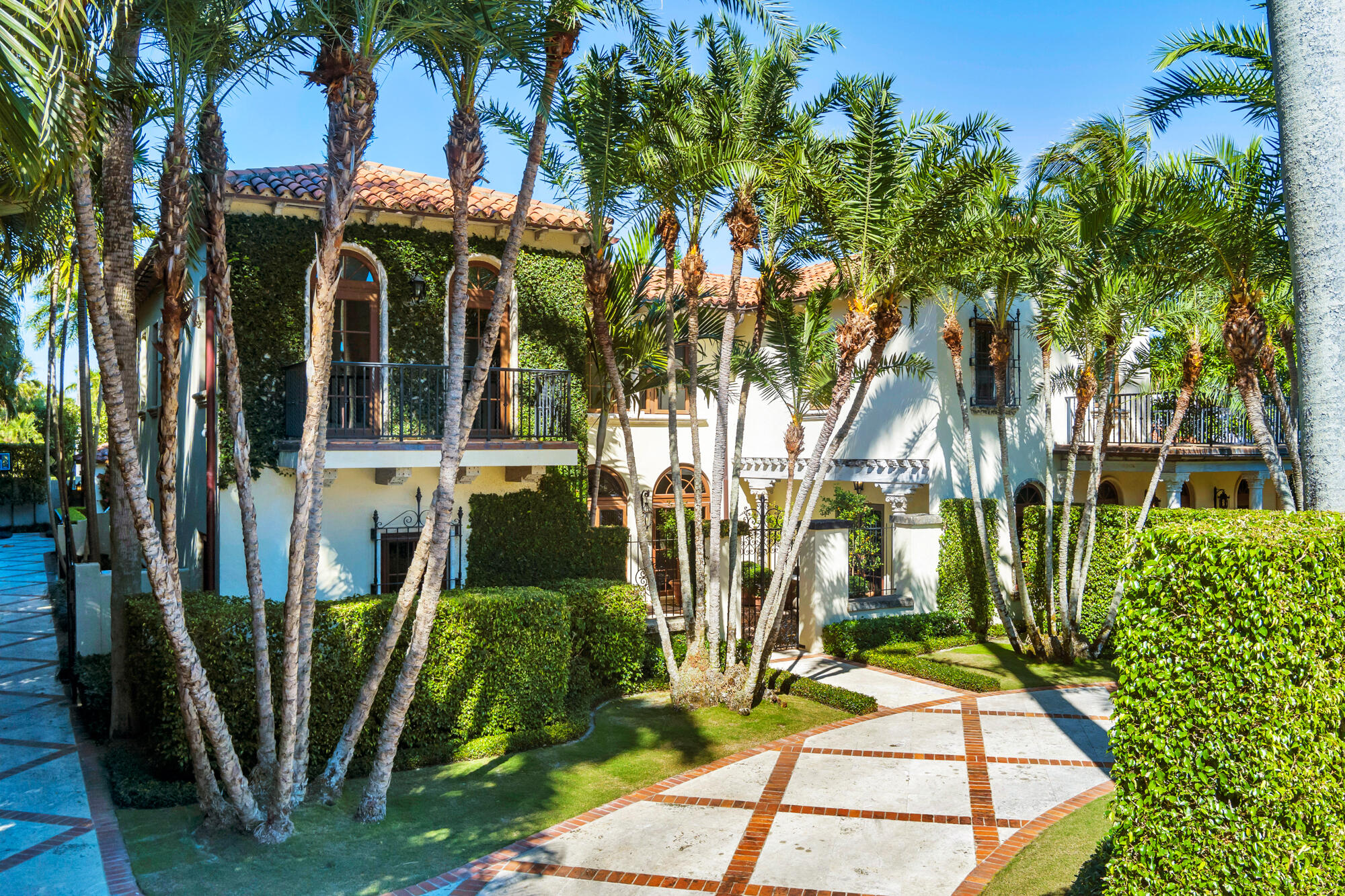 237 El Bravo Way