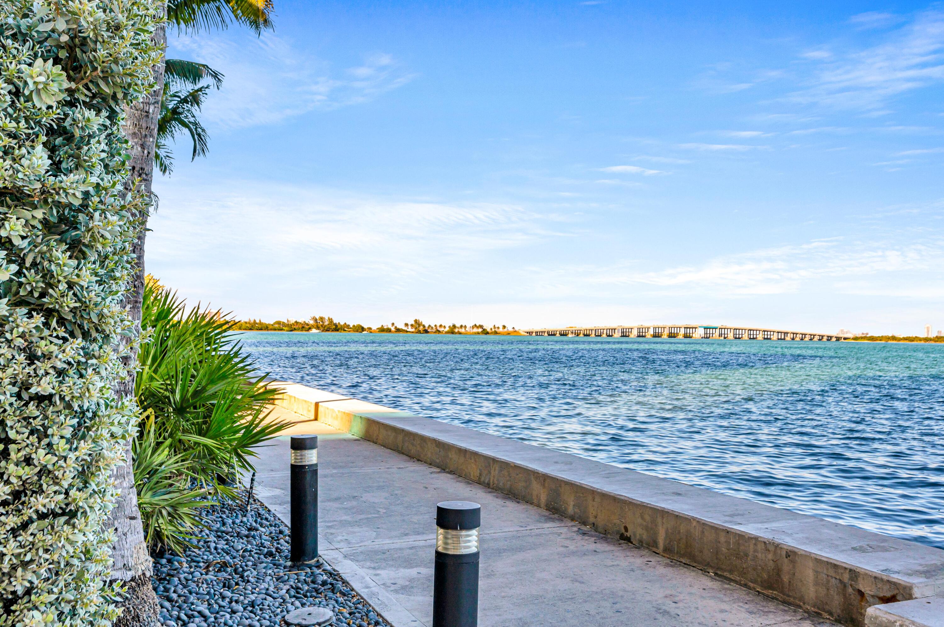 665 NE 25th Street 1001