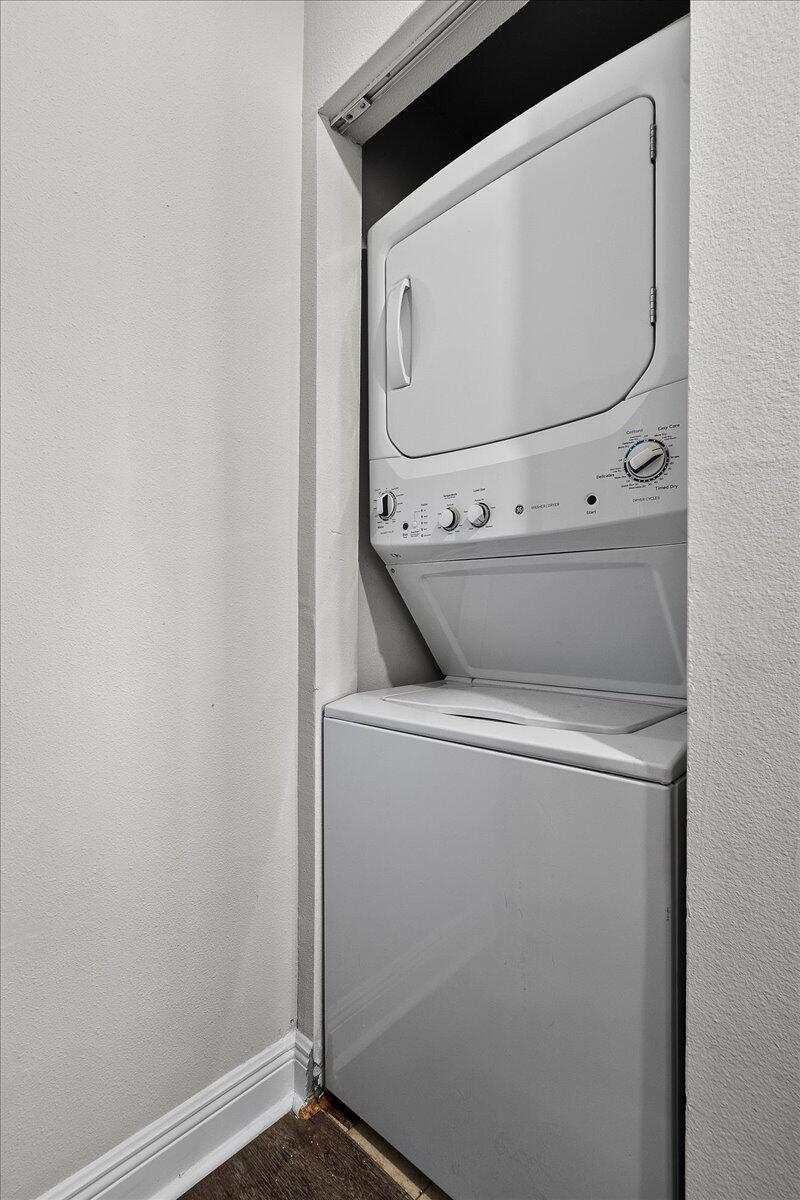 4751 Via Palm Lake 407