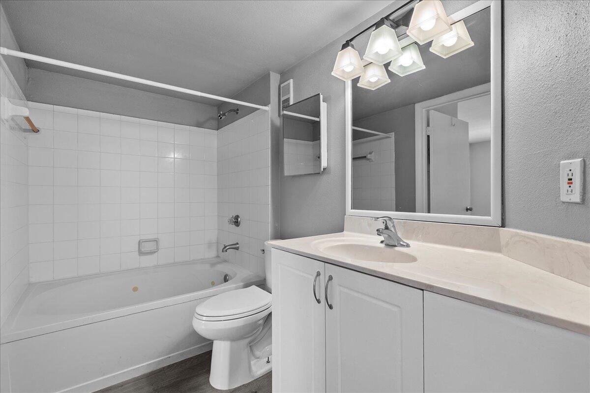 4751 Via Palm Lake 407