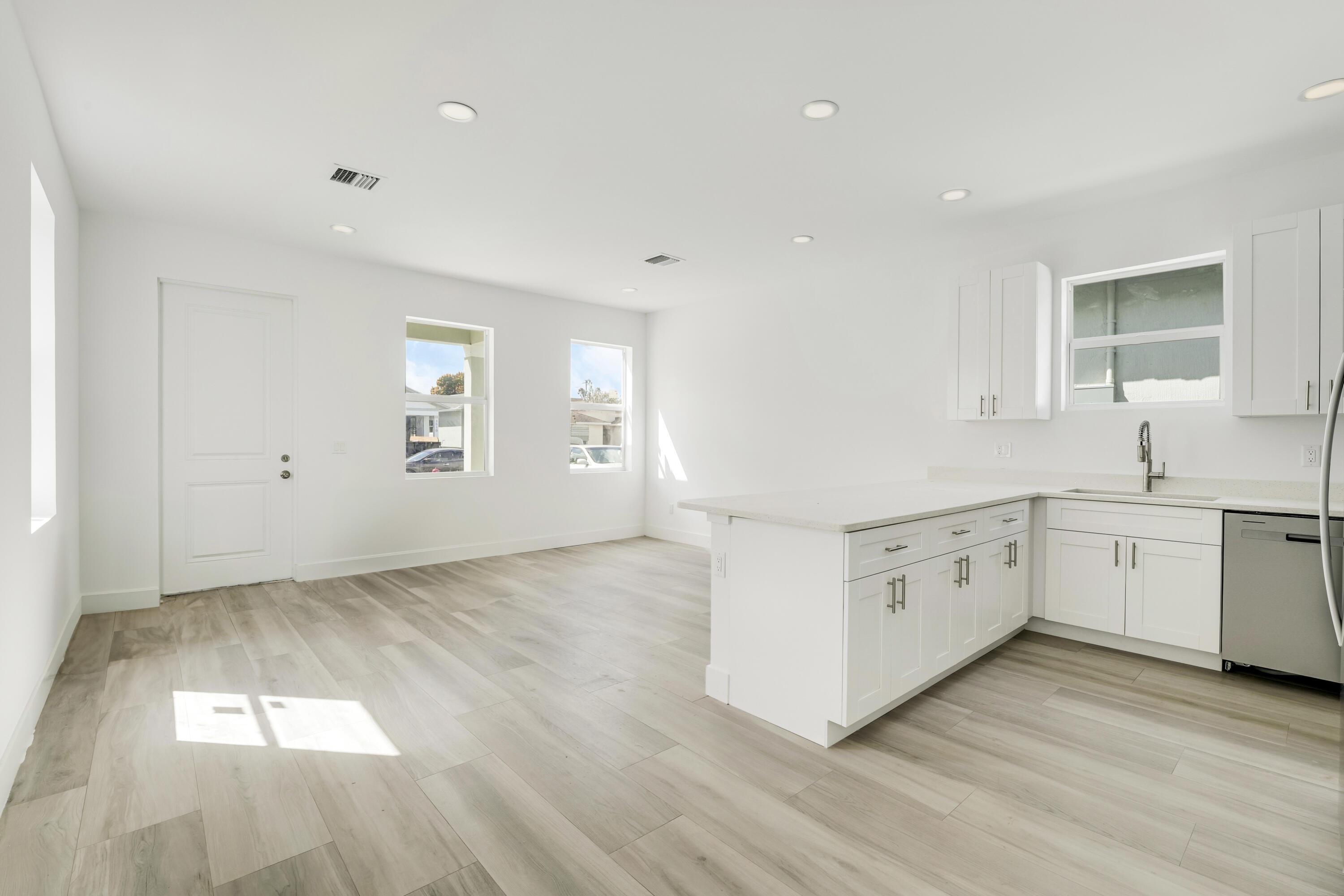 2653 Hiawatha Avenue