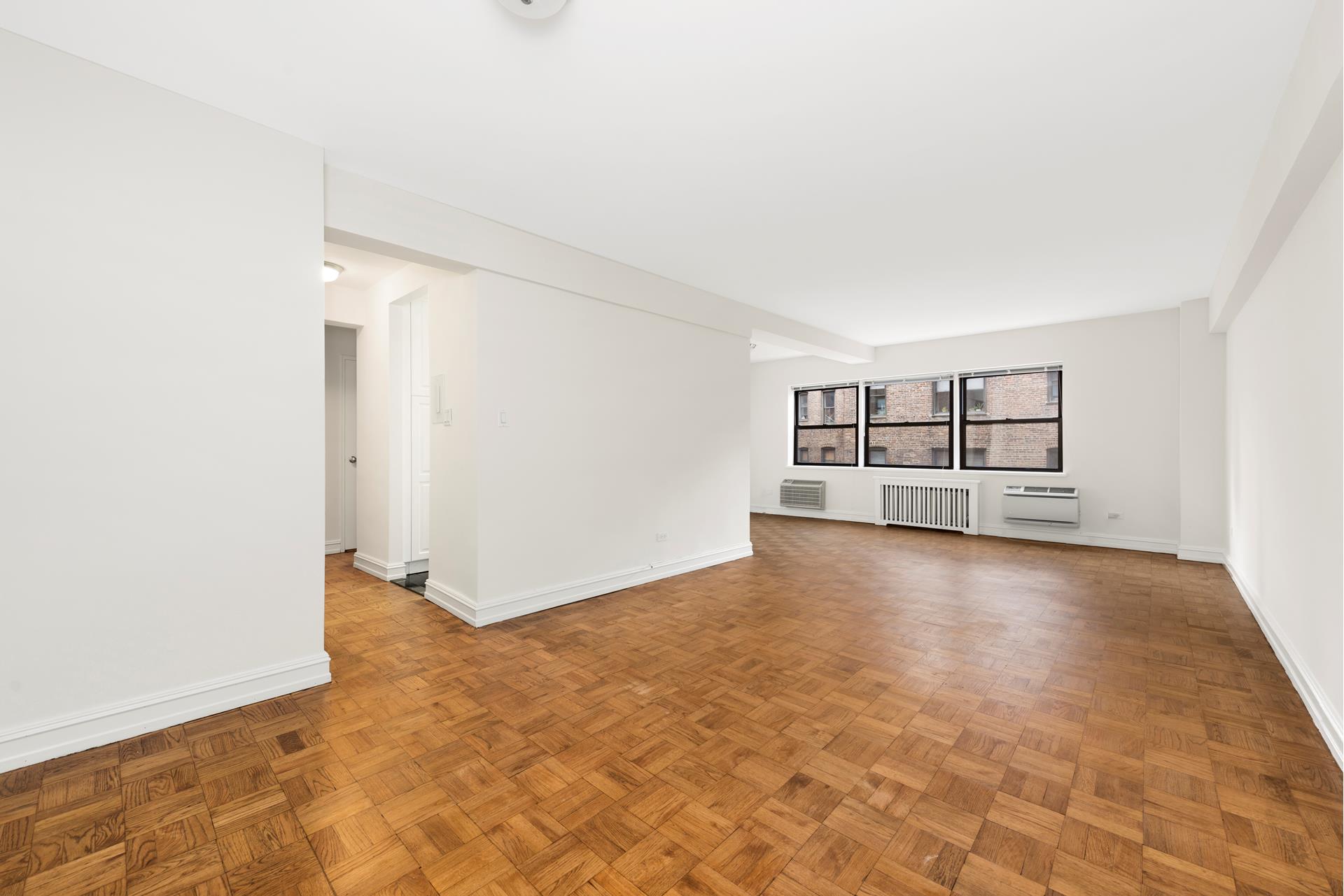 225 E 70th Street Unit: 5H