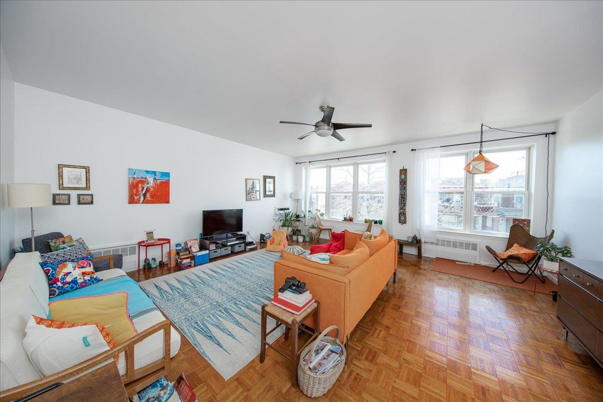 137 DAHILL Road Unit: 2