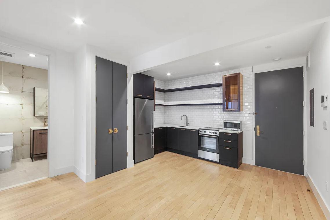 709 HART Street Unit: 2C