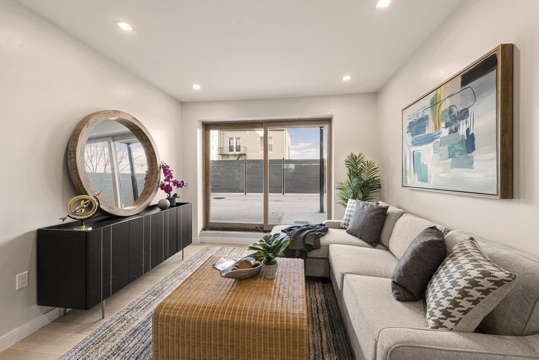 959 Madison Street Unit: 2-B