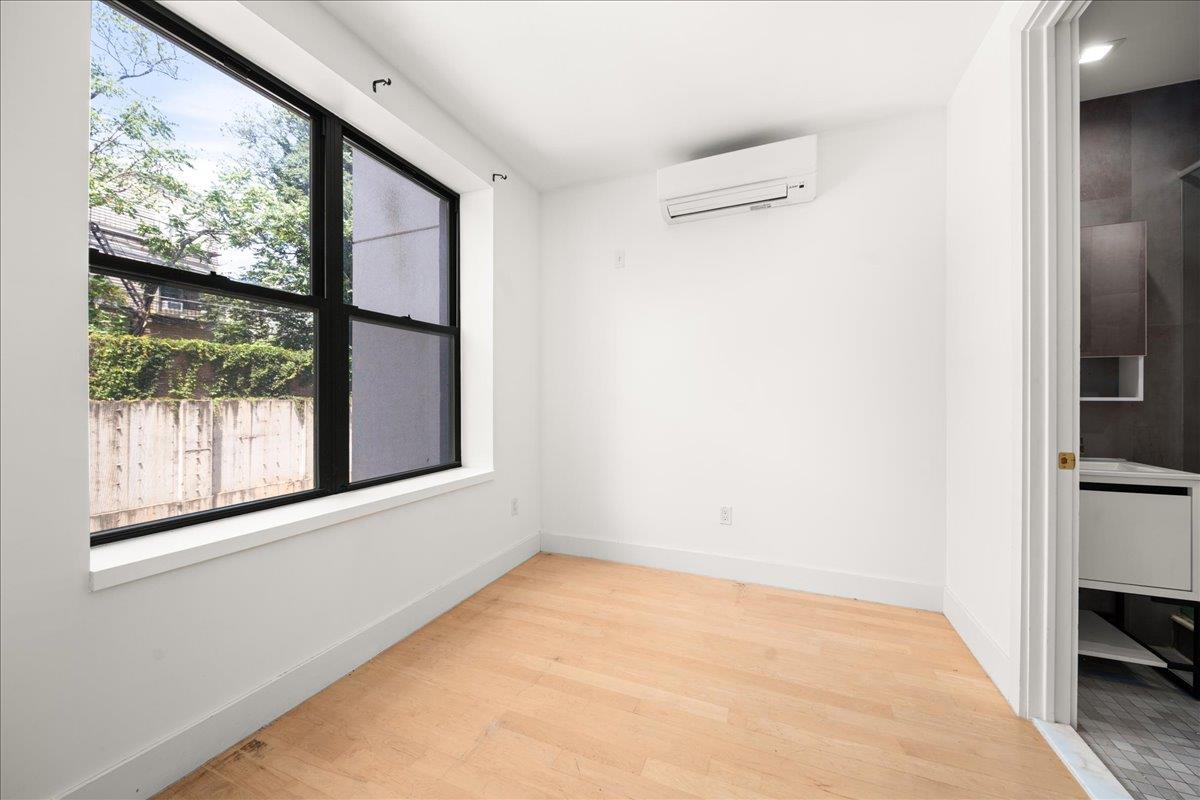 709 HART Street Unit: 2G