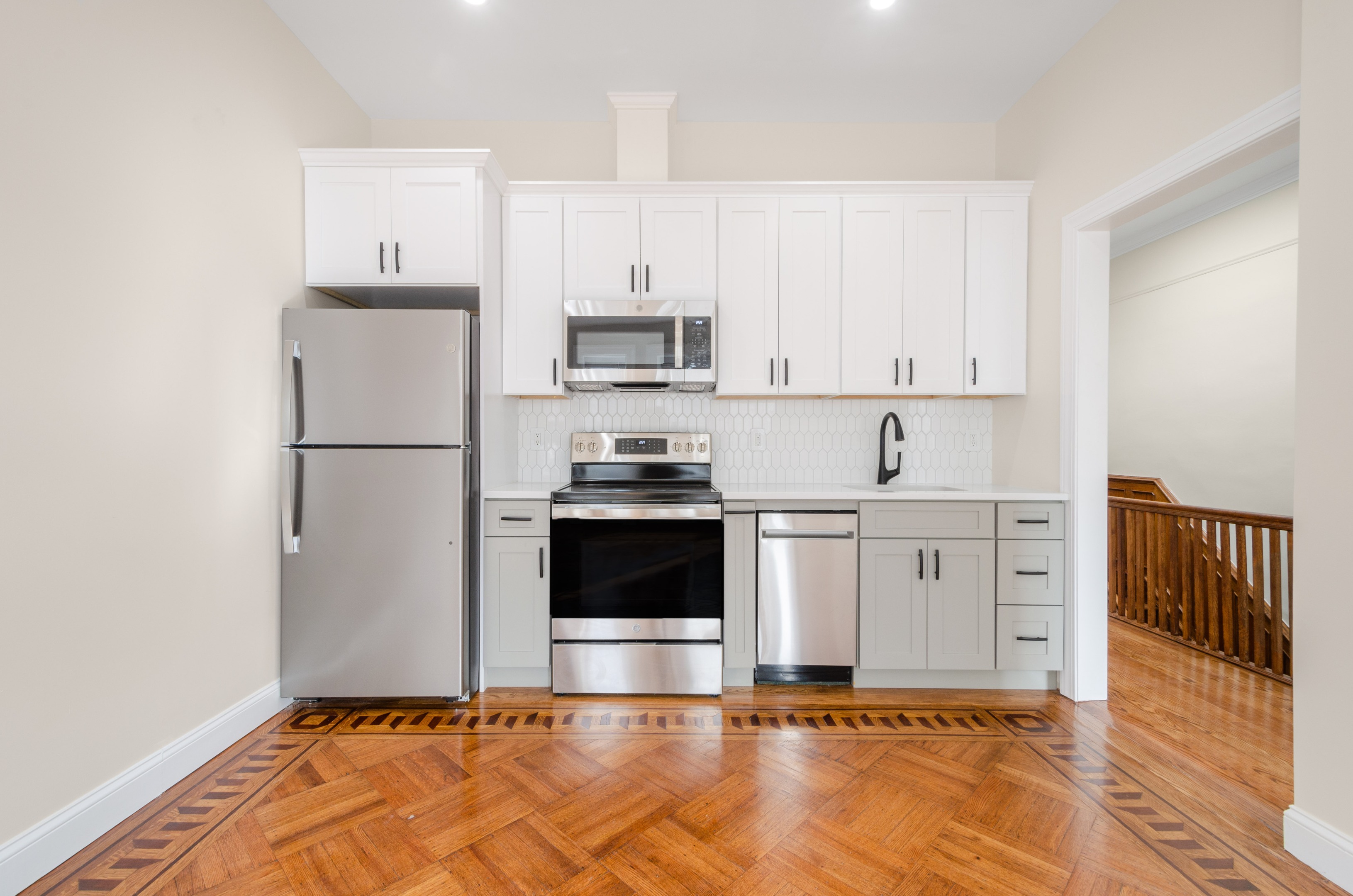 315 E 25TH Street Unit: 2