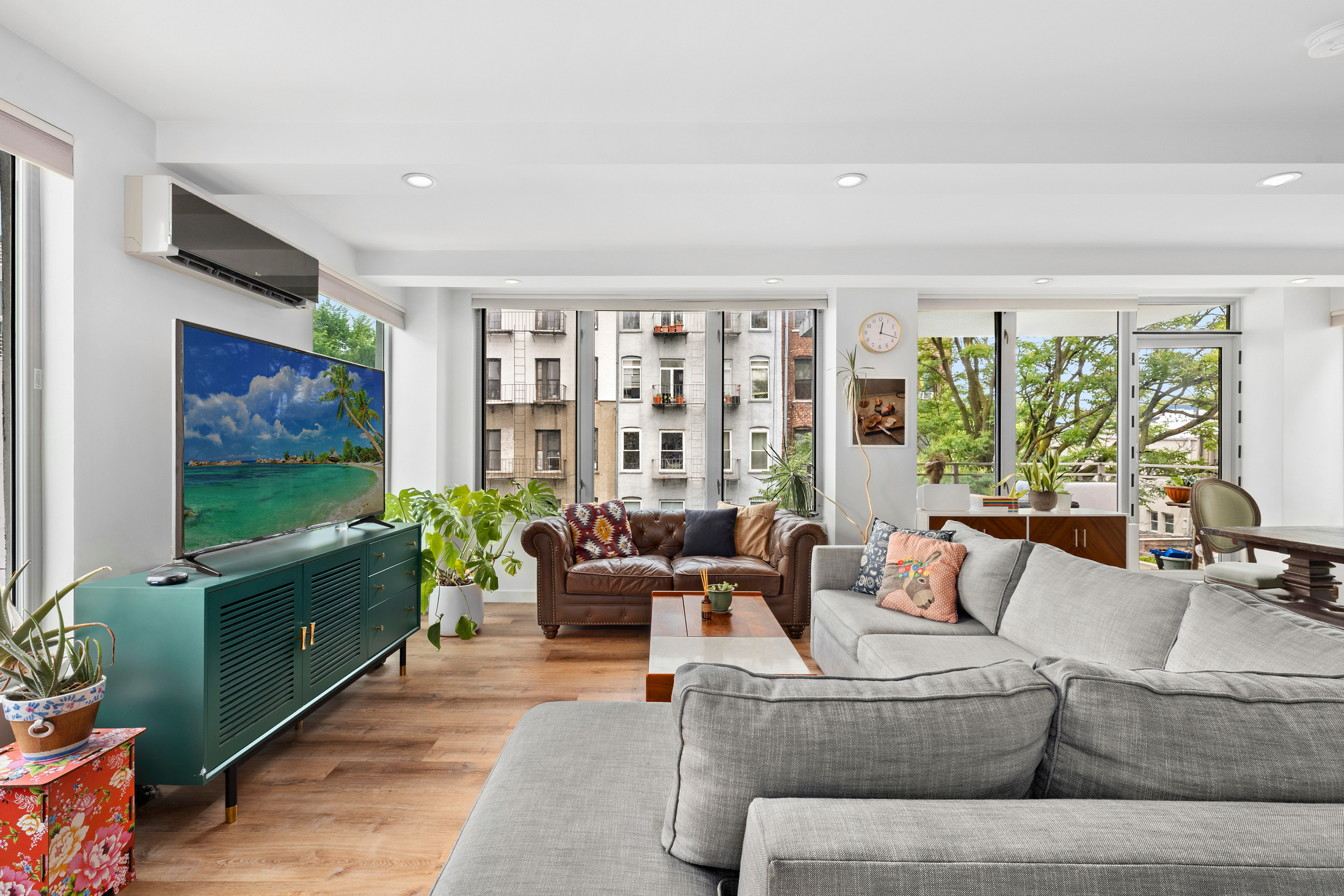 139 MESEROLE Street Unit: 4A