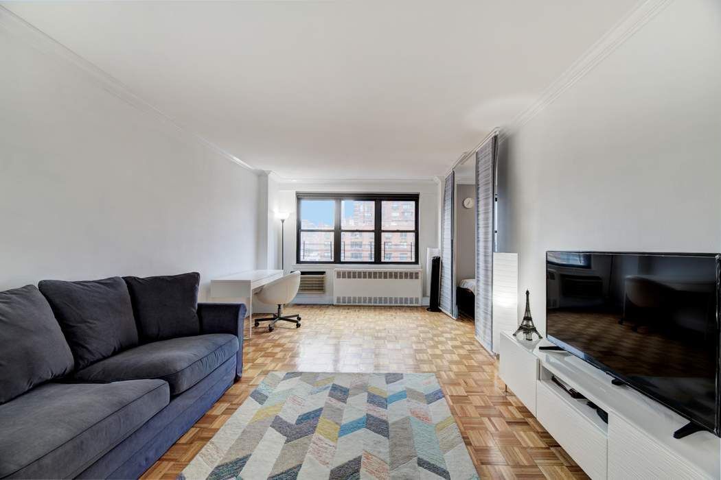 301 East 63rd Street Unit: 14C
