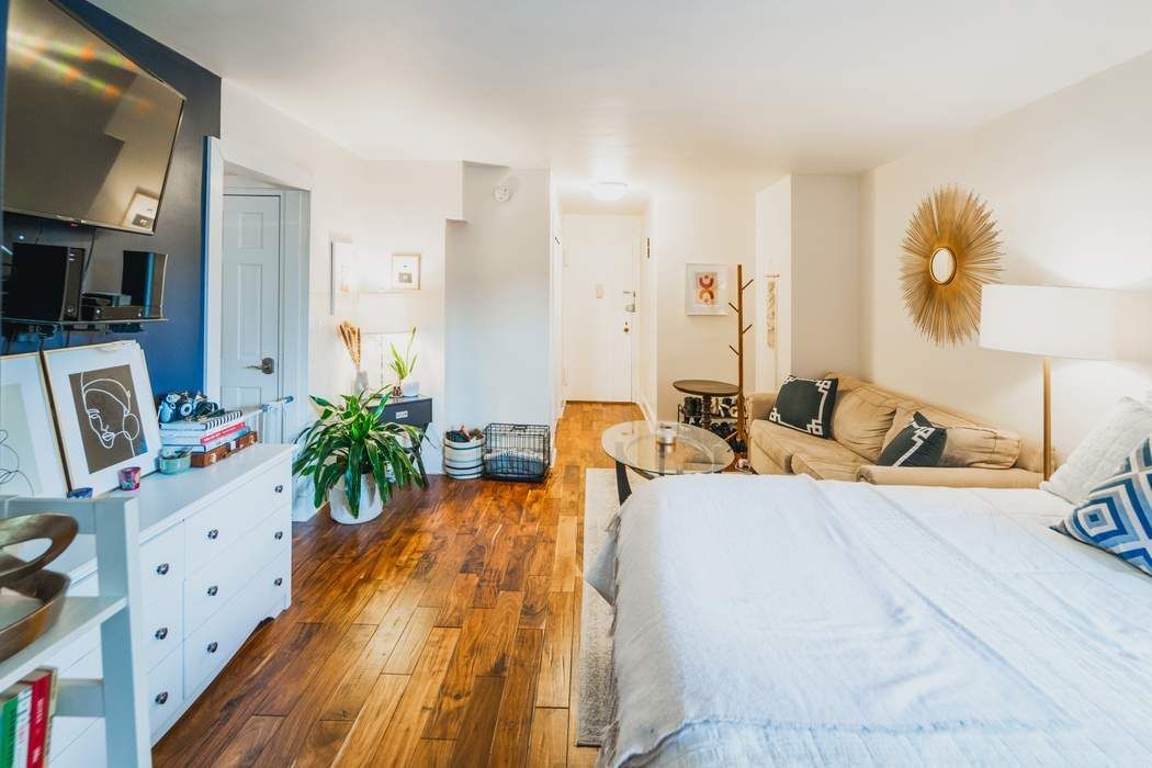 301 East 63rd Street Unit: 16L