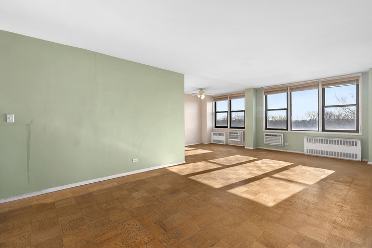 3121 MIDDLETOWN Road Unit: 4M