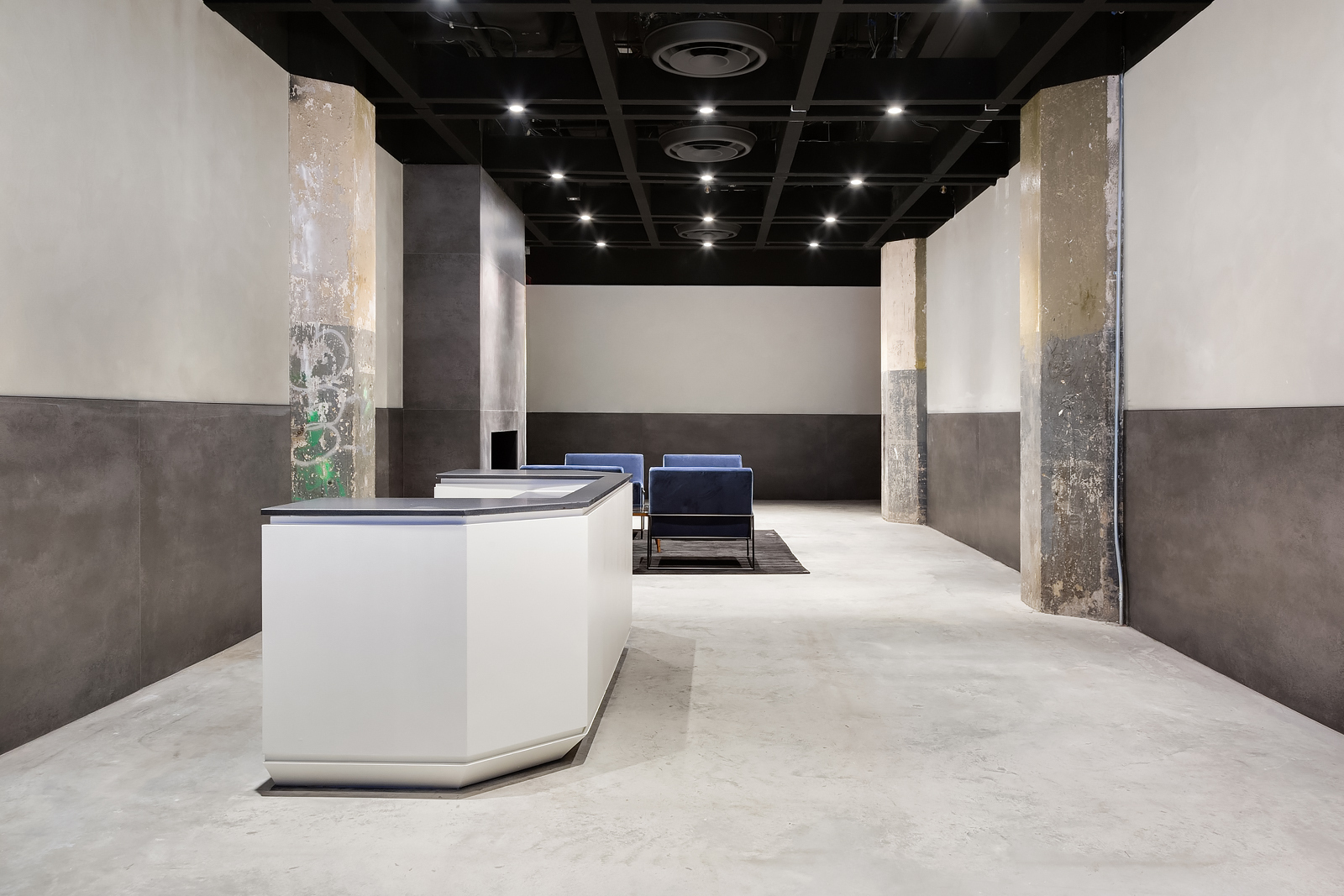 475 Kent Avenue Unit: 705