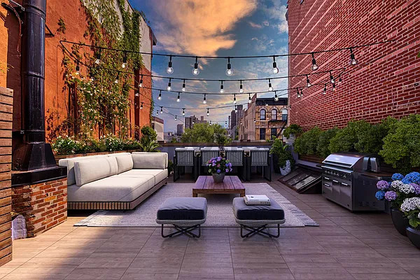242 E 7TH Street Unit: 4