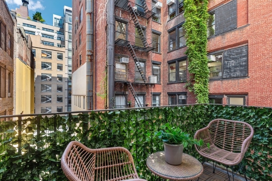 27 W 19th Street Unit: 5