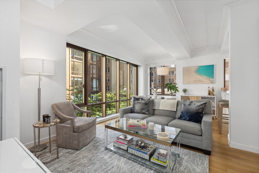 225 East 19th Street Unit: 302