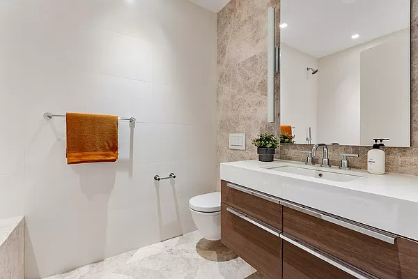 441 W 37th Street Unit: GARDEN