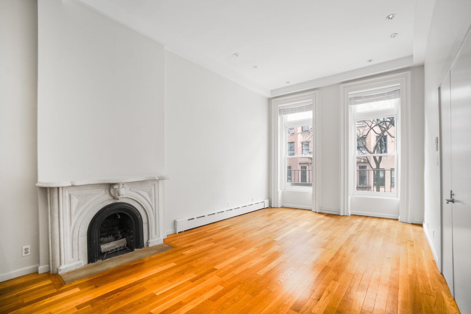 459 West 47th Street Unit: PARLOR