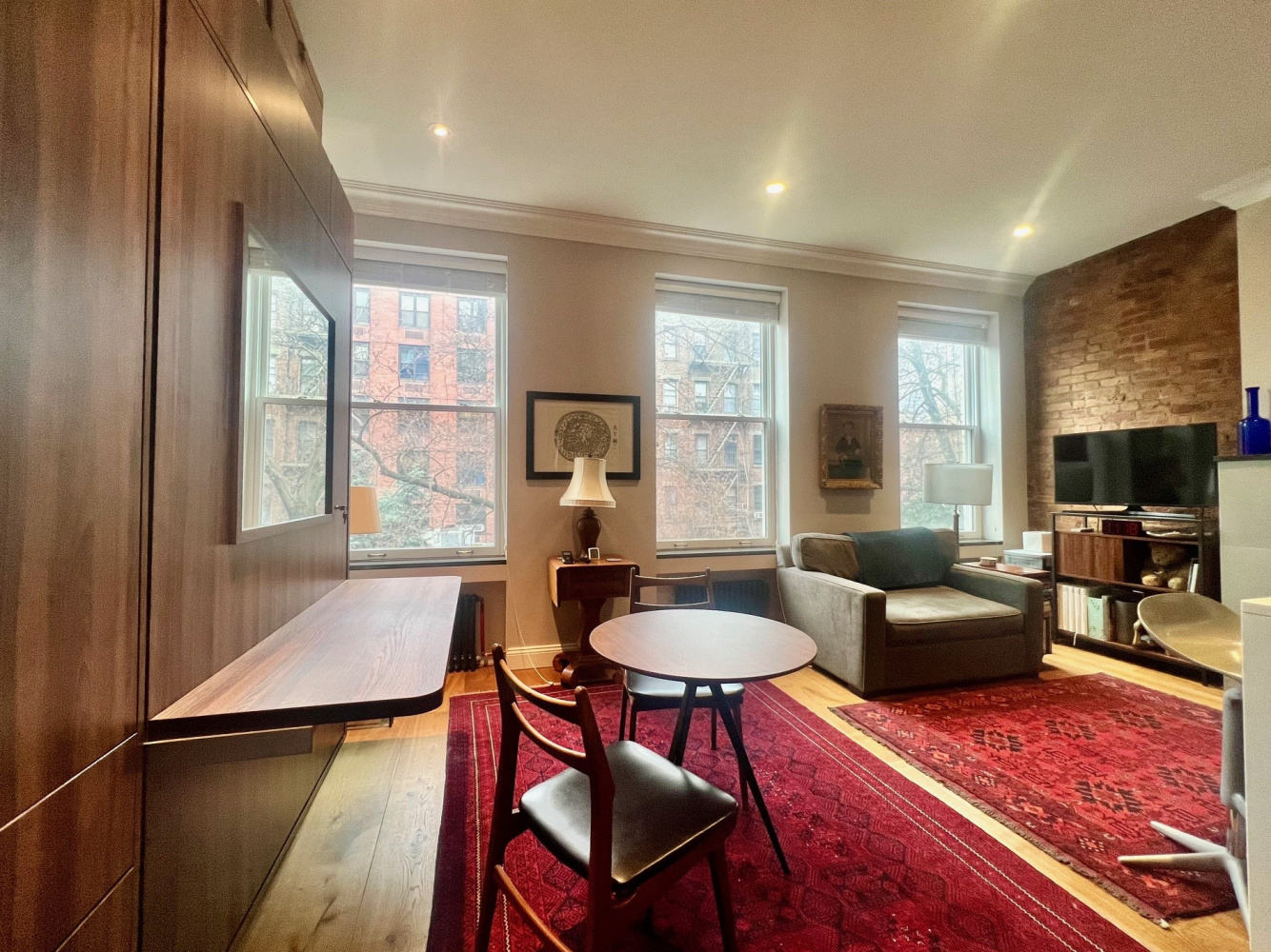 459 West 47th Street Unit: 2R