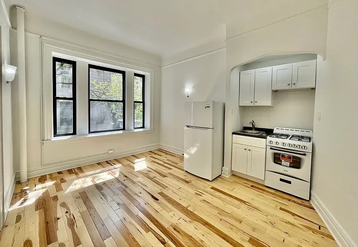 52 Irving Place Unit: 43