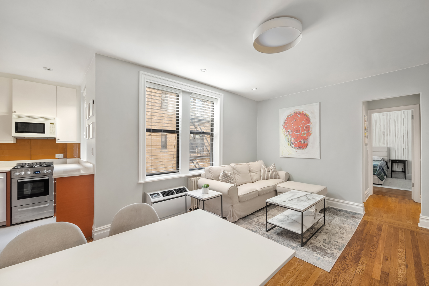 319 West 18th Street Unit: 4H