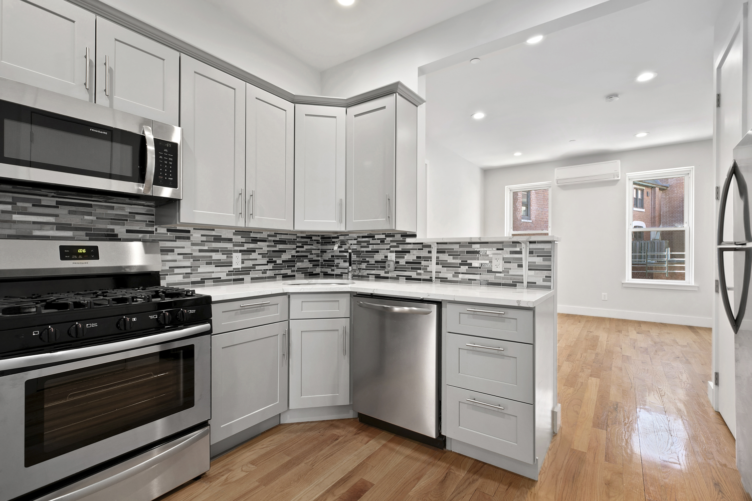 304 Saint James Place Unit: 2