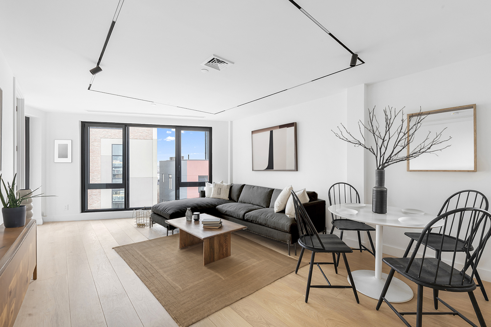 61 N Henry Street Unit: 4