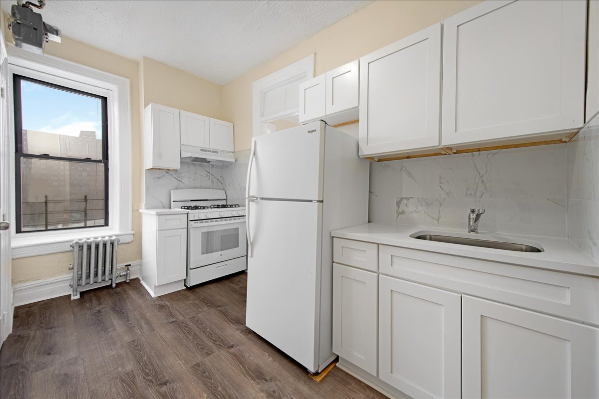 204 ELLERY Street Unit: 4E